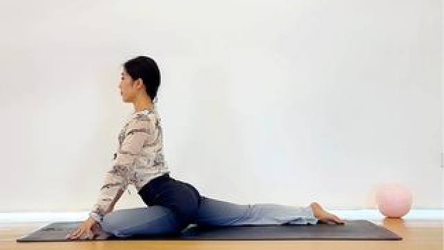 五个瑜伽动作，舒展拉伸全身
#瑜伽 #变美 #好身材练起来