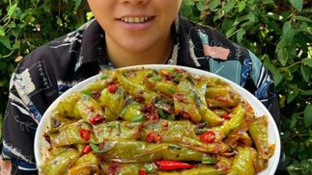 天气炎热没啥胃口，欧妹用一堆辣椒做个爆辣开胃菜 #辣椒 #美食 #记录生活