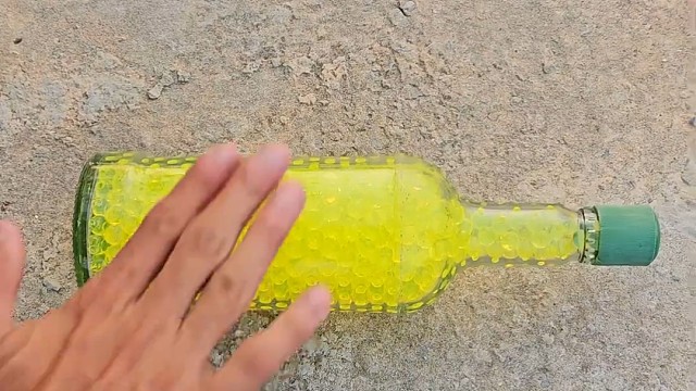 楼梯滚瓶子爆破解压时刻