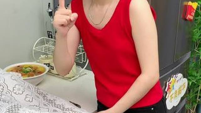 终于找到这款高颜值的奶油风锅盖架，免打孔挂墙上不占空间，大小锅盖都可以放#厨房好物  #锅盖架  #