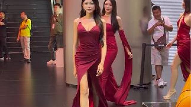 #2024成都国际车展 #美女模特 #完美身材 #大长腿 #穿搭