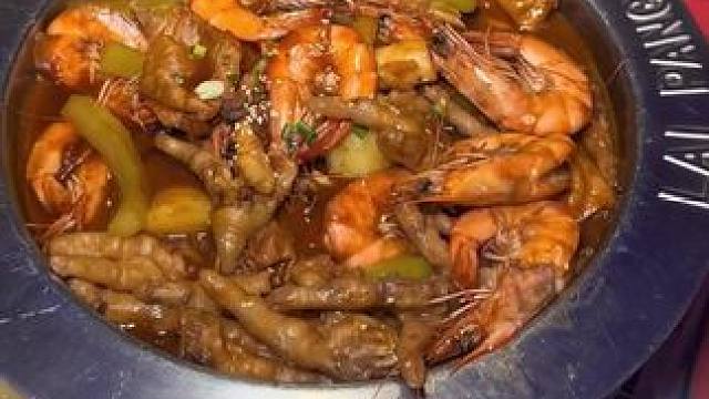 在三亚荔枝路，赖胖子家推出超值特惠两个煲，只需199元！赶紧来尝尝吧！#好吃不贵 #我的真爱 #打卡