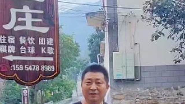 #农村生活 #家的感觉 #走进彩石街道（350）青龙峪村。刚进村，突然下起了雨，好心的村民让我去他家