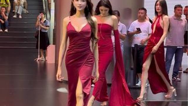 #2024成都国际车展 #美女模特 #完美身材 #大长腿 #穿搭