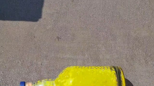 楼梯滚瓶子爆破解压时刻