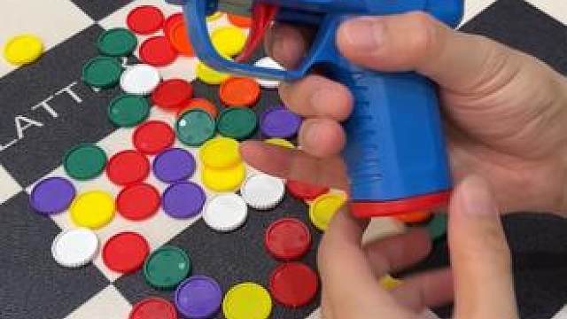 没有男生会拒绝这把这么好玩的飞盘发射枪~ #有男生会拒绝这个玩具吗  #解压玩具  #玩个很新的东西