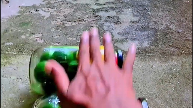 楼梯滚瓶子爆破解压时刻