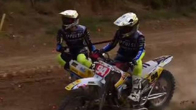 旁边的那个人很忙 #摩托车 #极限运动