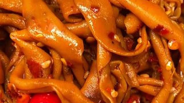 喜欢吃鸭货的，一定不要错过这个湖南的香辣鸭肠，香香辣辣QQ弹弹的超好吃#好吃到停不下来 #妈呀太香了