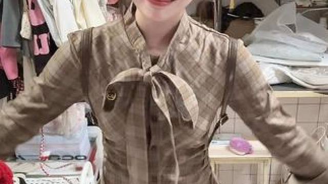 这个背景意味着什么．． #一学就会系列 #浅跳一下 #甜妹本命手势舞 #这个bgm好甜呀