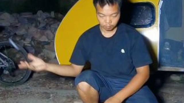 今天网友大哥回家去了又恢复了往日的平静生活，晚饭吃葱爆小猪肉 #床车旅行 #最美的风景在路上 #野外