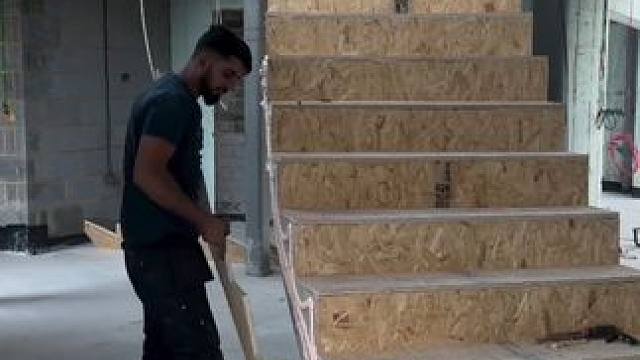 楼道铺地板前的处理方式！ #施工工艺 #楼梯设计 #别墅施工 #省时省力效率高 #楼梯踏步