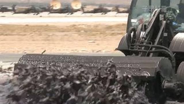 飞机跑道是如何清理的？