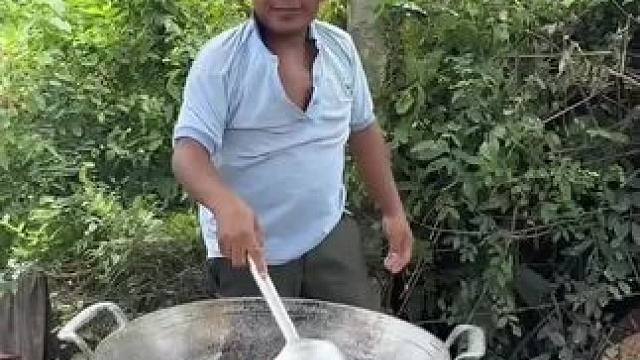 东南亚矮子（水煮黄鳝） #农村生活 #我的乡村生活 #原始美味 #我在乡村做美食