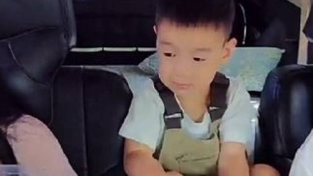 一个被窝睡不出两种人#搞笑 #看一遍笑一遍 #专治不开心