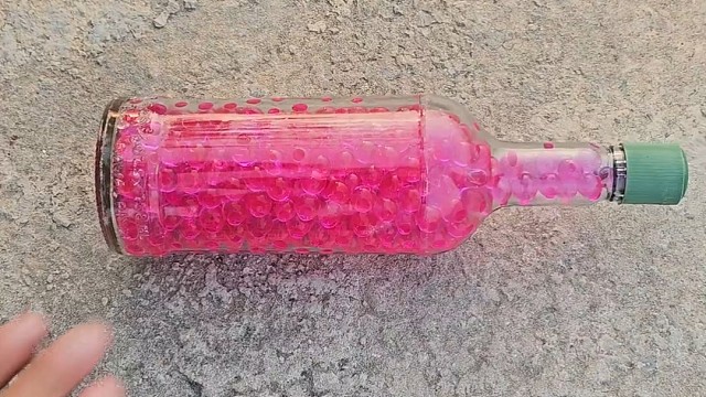 楼梯滚瓶子爆破解压时刻