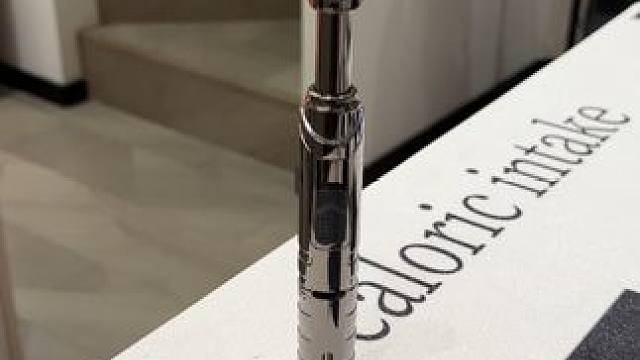 因为它真的太酷了~ #打火机 #光剑 #有男生会拒绝这个玩具吗