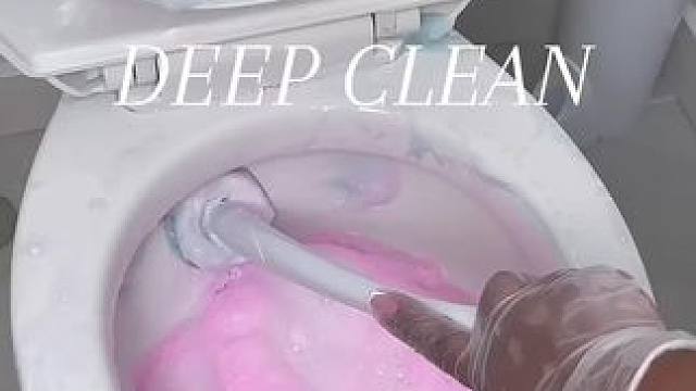 看国外小姐姐沉浸式清洁卫生间#dou上热门 #解压视频 #舒服又解压 #极度舒适 #深度清洁