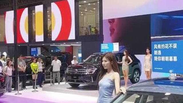 今天带你来青岛国际会展中心，看一下青岛的夜景。现在单人通用门票只需要30元，赶紧点击左下角链接购买。