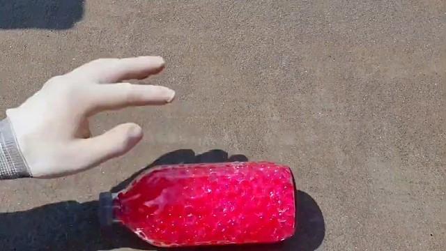 楼梯滚瓶子爆破解压时刻