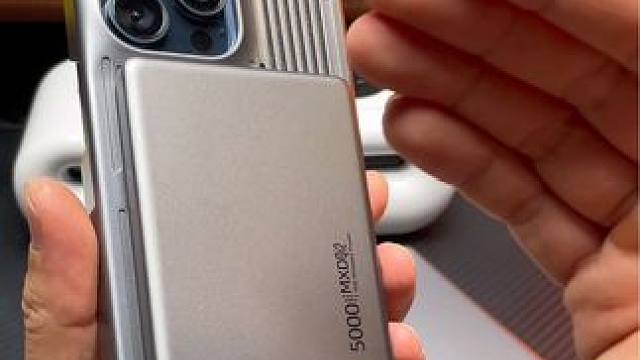 我敢打赌，人类高质量男性都喜欢玩磁吸！厚度比手机还薄，就跟没装一样。手感绝了！华为，苹果，安卓手机都