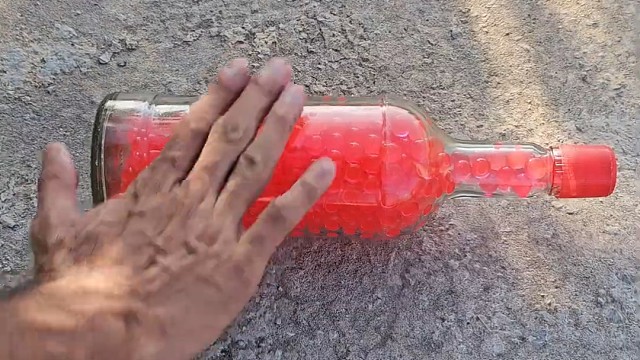 楼梯滚瓶子爆破解压时刻