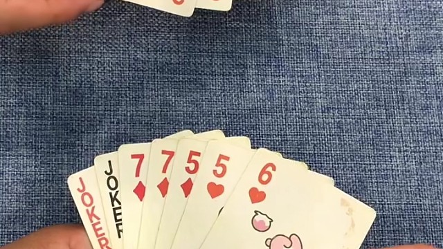 谁让你手中还剩那么多张牌呢？