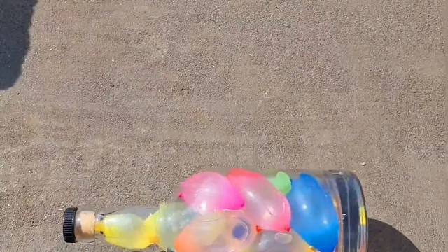 楼梯滚瓶子爆破解压时刻