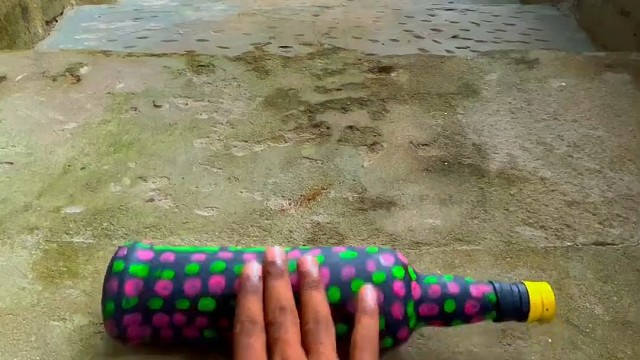 楼梯滚瓶子爆破解压时刻