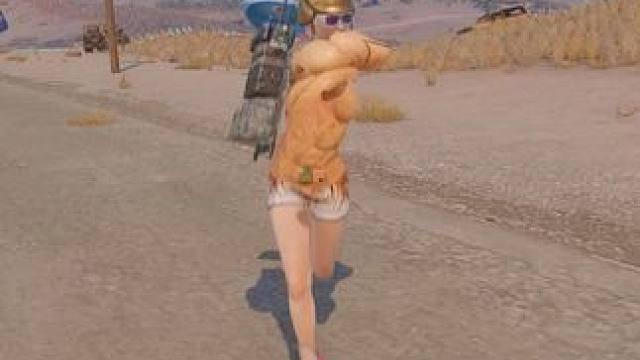 决赛圈偶遇粉丝平底锅单挑！ 