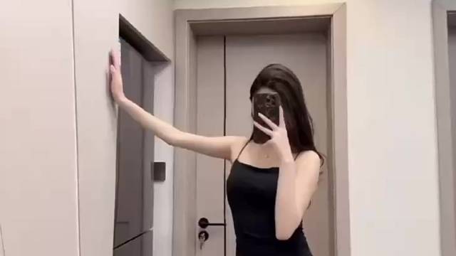 以后谁要看黑丝要收费，拍照片很费劲的。辛苦费给一下