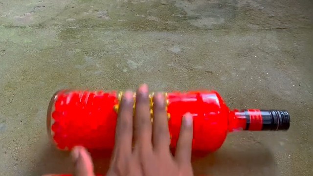 楼梯滚瓶子爆破解压时刻