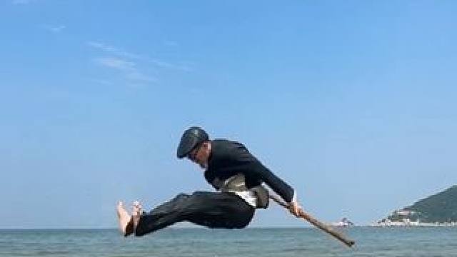 廉颇老矣，尚能饭否 #专业动作请勿模仿