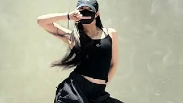 今天的视频录的没有一丝顺利‍♀️
#紧张编舞 #dance #翻跳 #jazz 