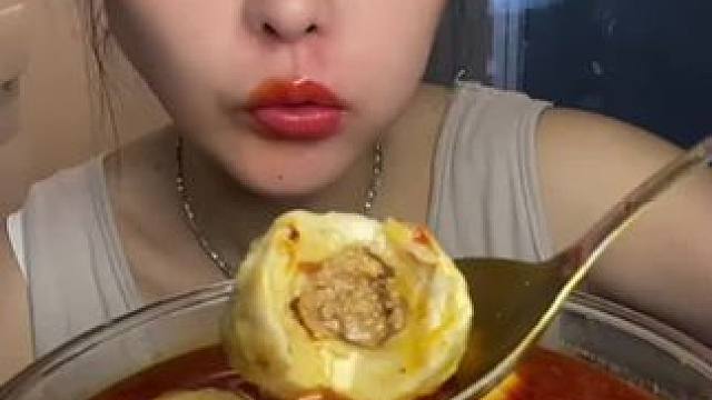 #还没到中秋就馋月饼了 #好好吃饭好好生活 #吃饭香香身体棒棒 #吃特产#吃鱼丸