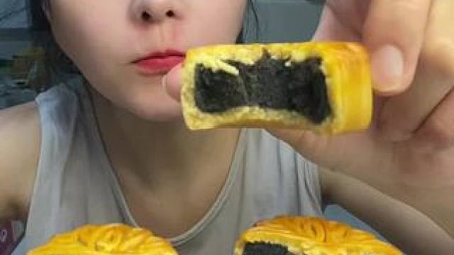 #还没到中秋就馋月饼了 推荐❤️ 不油腻 不甜腻  湿润❤️#就问你们馋不馋就完了   #不敢想象这