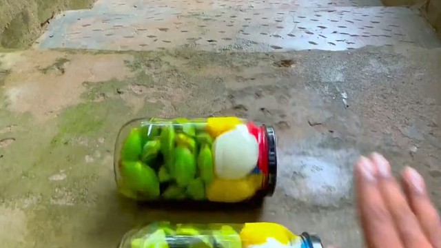 楼梯滚瓶子爆破解压时刻