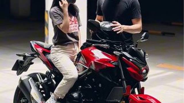 有个支持你的挡泥板之后，你会发现摩托车比汽车浪漫多了#cb400f #摩托车 #每个男人都有一个机车