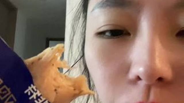 #还没到中秋就馋月饼了 #好好吃饭好好生活 #从来没吃过这么好吃的东西 #深夜放毒系列之让你饿的睡不