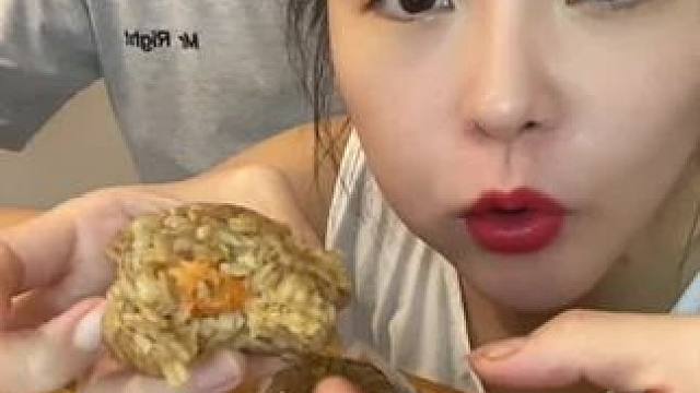 #还没到中秋就馋月饼了 19.915个 配料干净 低热了#好好吃饭好好生活 #从来没吃过这么好吃的东