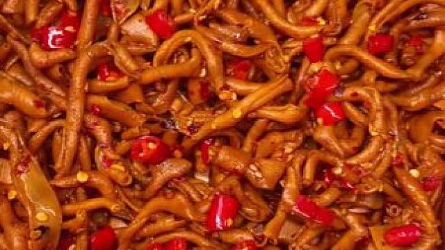 一口下去QQ弹弹，卤的特别入味，香香辣辣的真的太上头了#好吃到停不下来 #无辣不欢 #追剧小零食