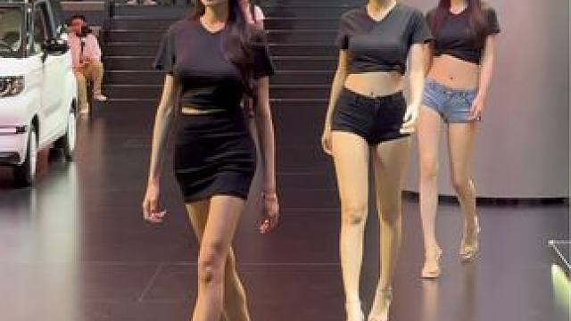 #2024成都国际车展 #美女模特 #完美身材 #大长腿 #穿搭