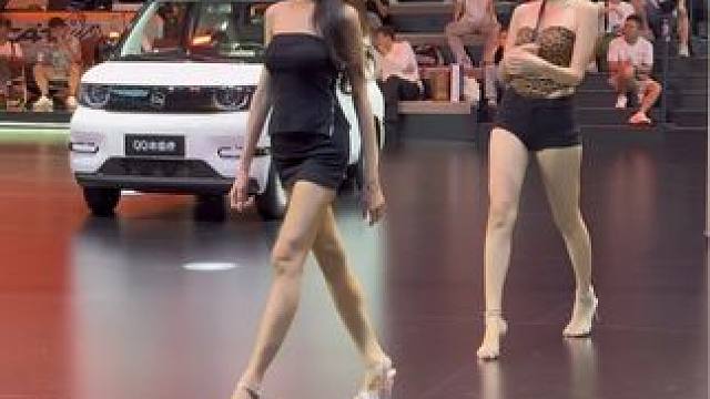 #2024成都国际车展 #完美身材 #穿搭 #大长腿 #美女模特