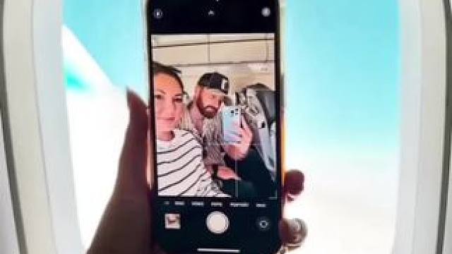 情侣飞机上创意自拍技巧分享#日常vlog #拍摄技巧 #情侣拍照姿势 #我的日常vlog #氛围感情