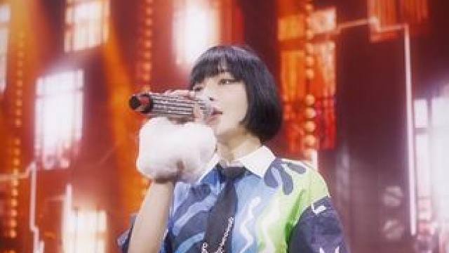 总有人嫌你不够好，也有人觉得你哪儿都好，不用踮起脚尖，爱你的人自会弯腰#酒吧 #希望你被这个世界爱着