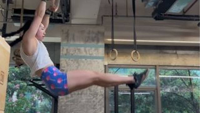 没睡醒的话电子氮泵来了 #健身女孩多巴胺运动日常 #运动表现 #运动穿搭 #氮泵女孩 #引体向上女生