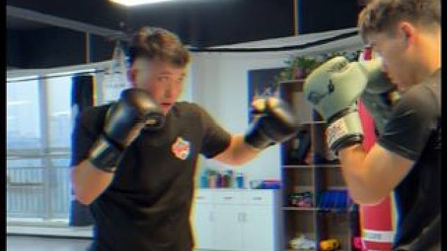 搏击从来不是暴力的定义，它教会我们的是勇敢，智慧和尊重，请尊重这项运动，坚定你的选择。