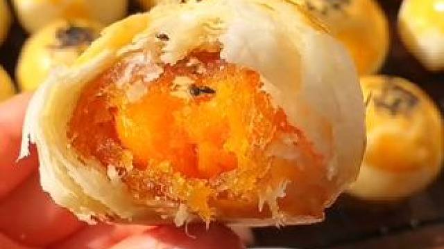 雪媚娘蛋黄酥超便宜超划算哦！9.9到手35包！满满一大箱#蛋黄酥 #雪媚娘蛋黄酥 #好吃到停不下来 