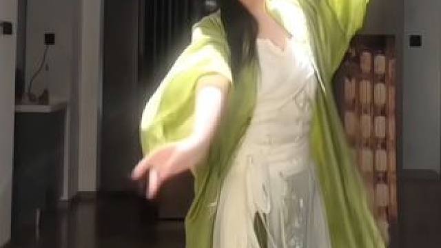 #舞蹈 凤尾蝶 落在你眉间～#国风 #氛围感 #汉服