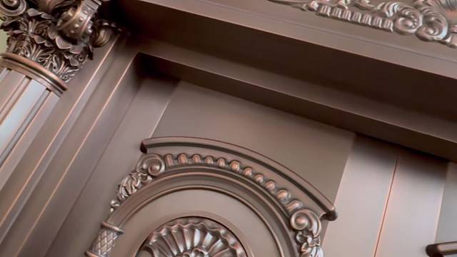 气宇不凡的铜门